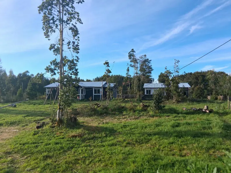El terreno, amplio y verde